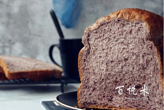 烘焙達人分享的這個配方,不用烤箱也能做出柔軟好吃的粗糧面包